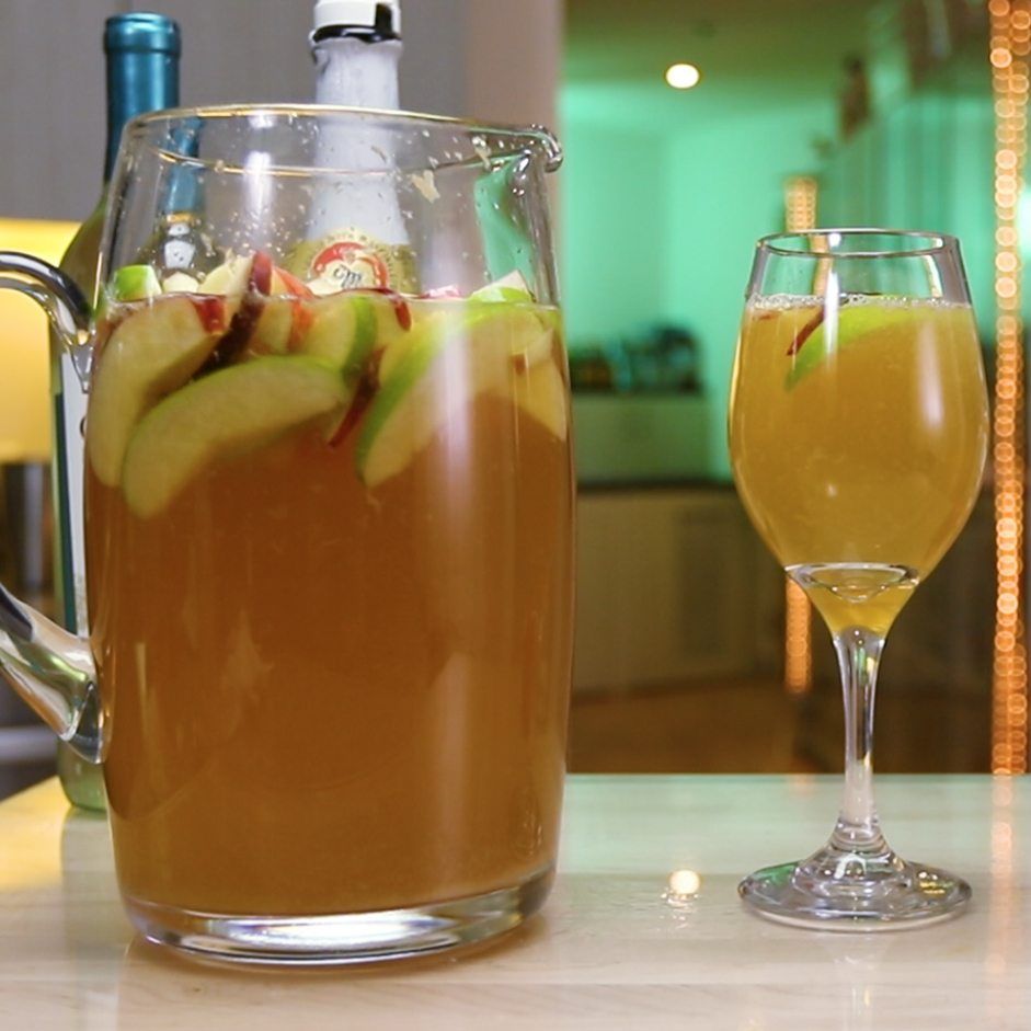 Caramel Apple Sangria Cocktail Recipe