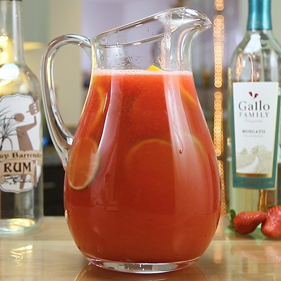 Strawberry Daiquiri Sangria Cocktail Recipe