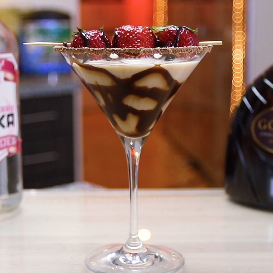 Chocolate Covered Strawberry Martini Cocktail Recipe