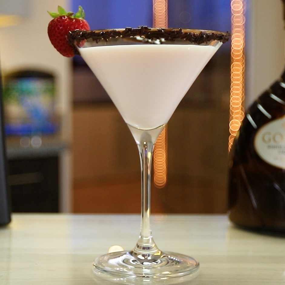 Strawberry Kiss Cocktail Recipe