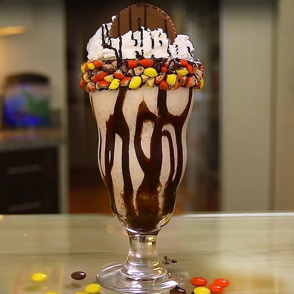 Reese’s Peanut Butter Cup Spiked Milkshake Cocktail Recipe