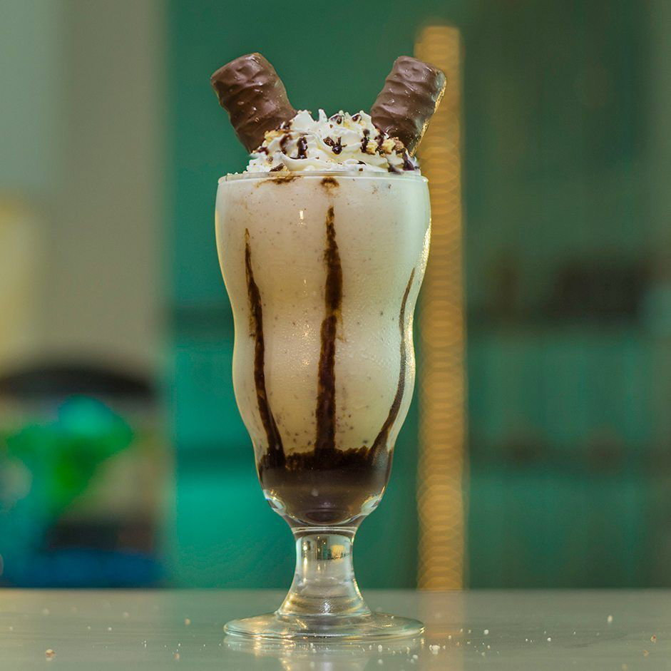 Twix & Chocolate Milkshake
