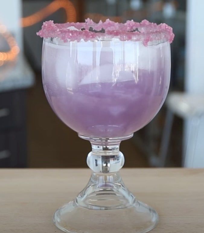 https://cdn.tipsybartender.com/tipsybartender/jpg/wp-content/uploads/2022/08/Purple-Lullaby-Cocktail.jpg