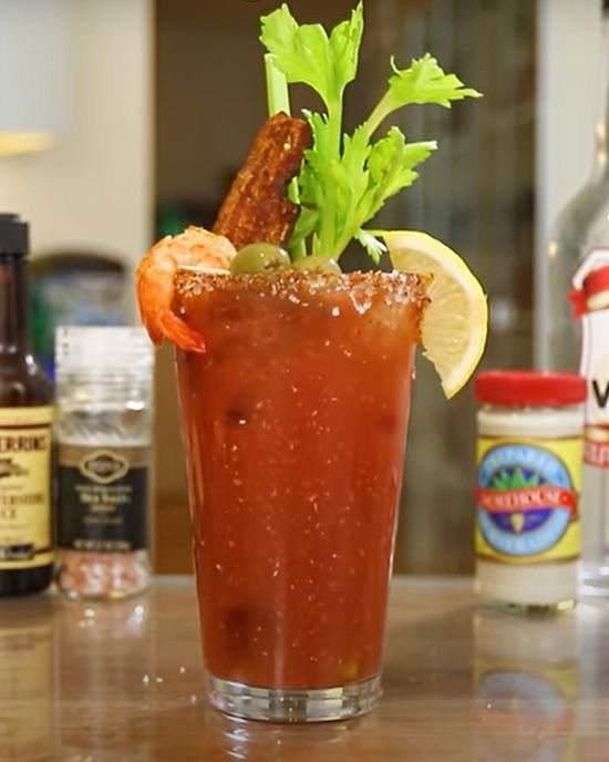 https://cdn.tipsybartender.com/tipsybartender/jpg/wp-content/uploads/2022/09/Bloody-Mary.jpg?width=550